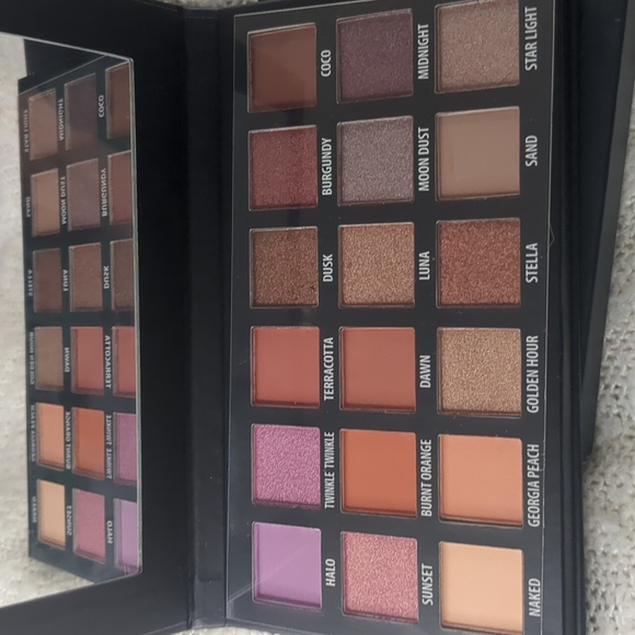 KAB Day + Night Eyeshadow Palette, 21.6g/0.76oz - Picture 2 of 11